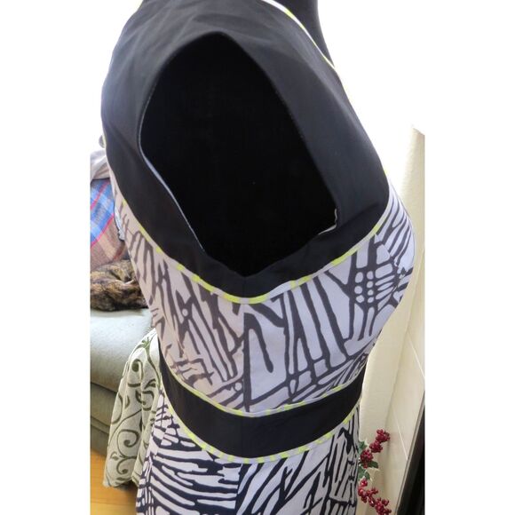 BCBGMaxAzria Sleeveless Midi Dress Size 2 EUC - Picture 3 of 12